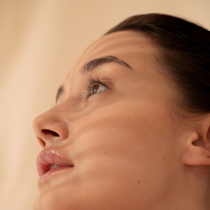 Scoop of nutrient-rich bovine colostrum powder showcasing its benefits for skin health and rejuvenation.